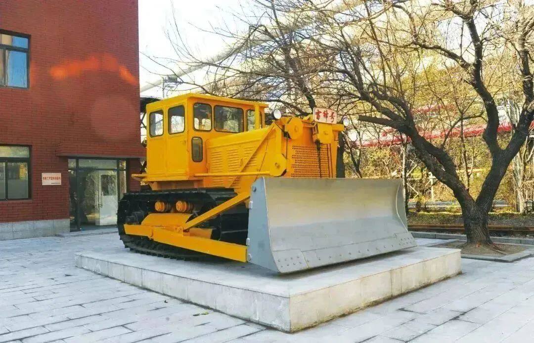 锋芒——纪念毛*东泽**等老一辈革命家为雷锋同志题词六十周年