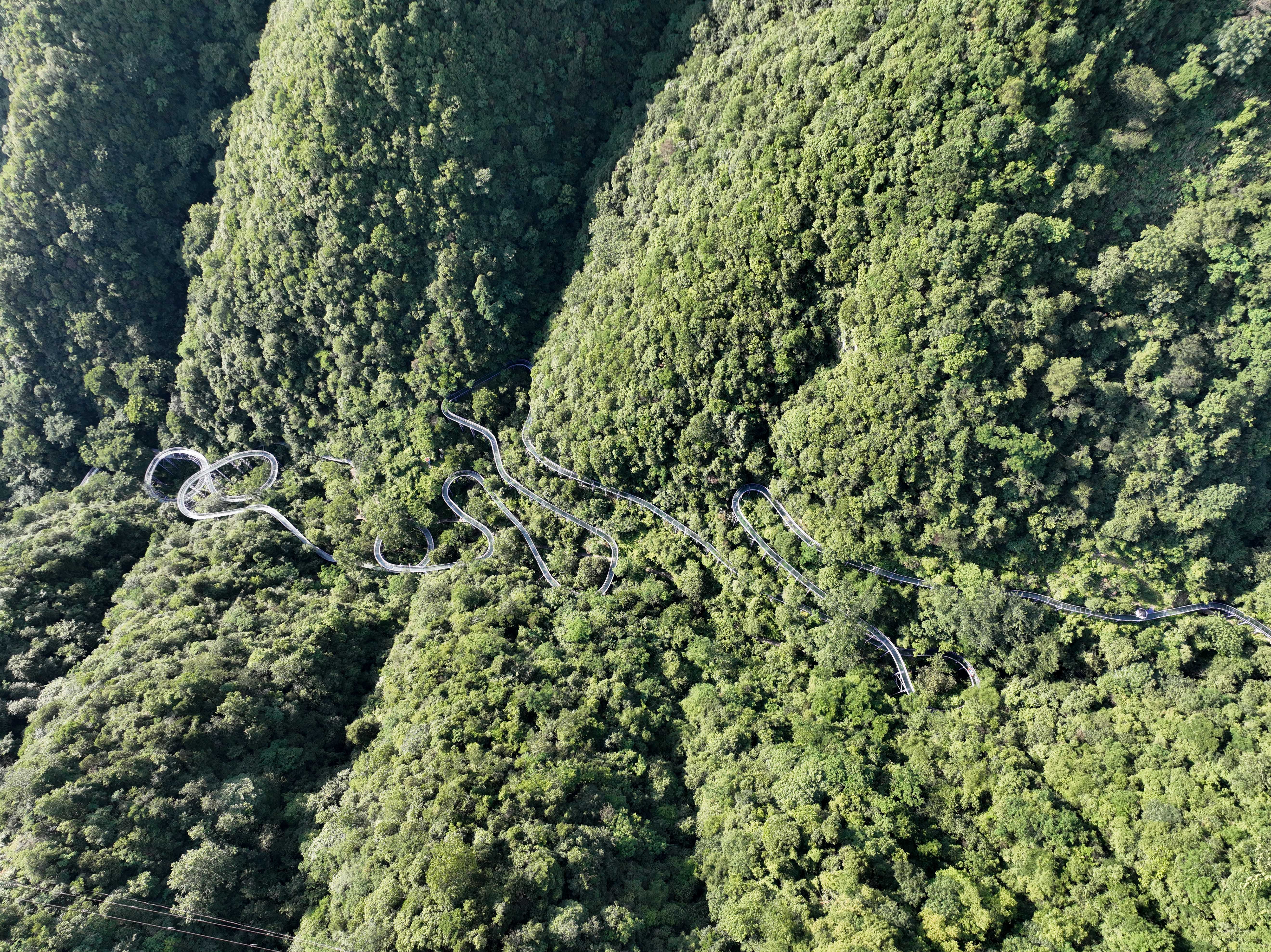 全球最长的通体玻璃漂流，距离杭州2小时就有，赶紧来玩玩