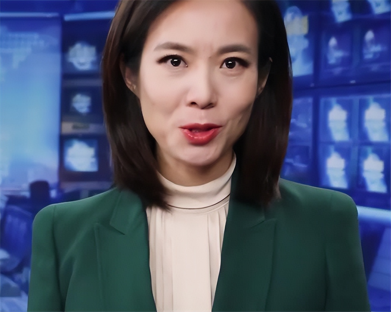 央视播音员郑丽近照,央视新闻播音主持人郑丽