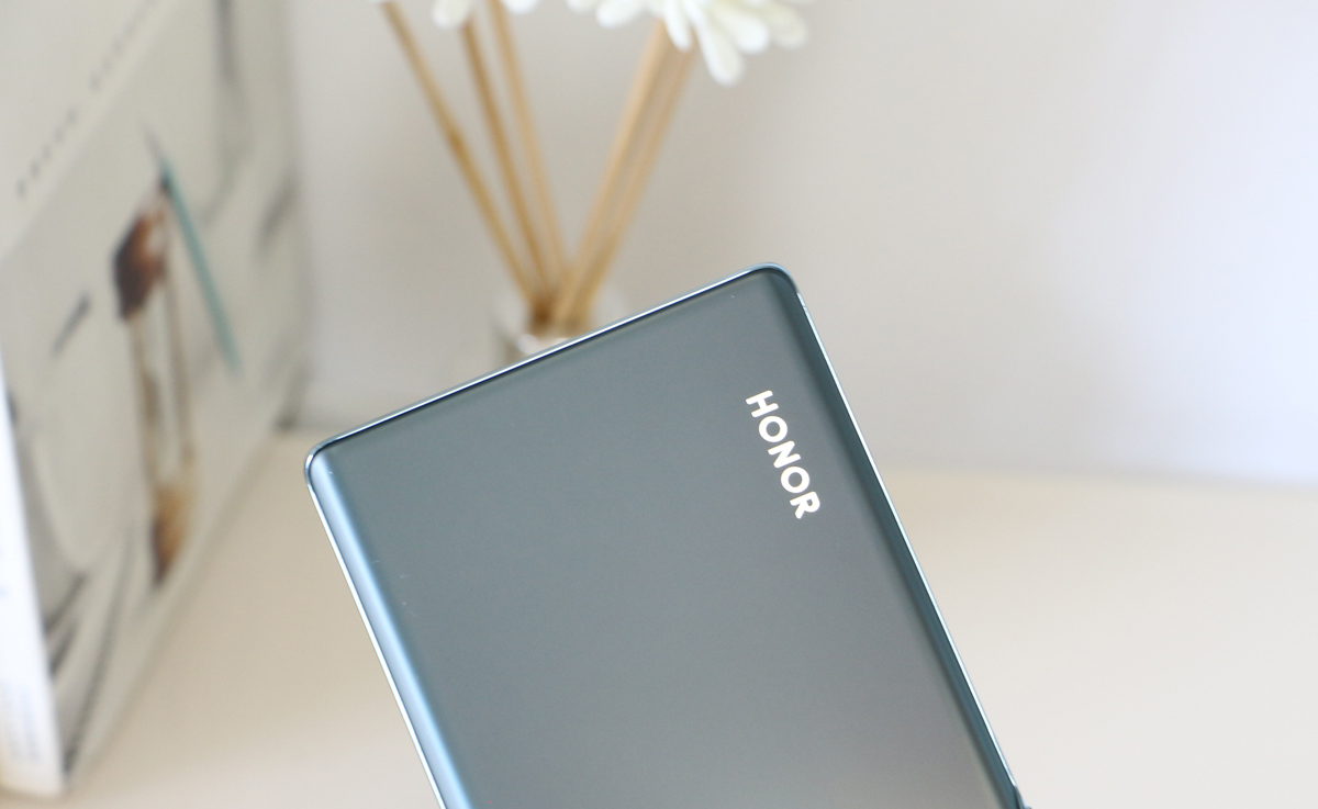 荣耀70评测：颜值才华兼备，旗舰IMX800要你好看，五星好“屏”