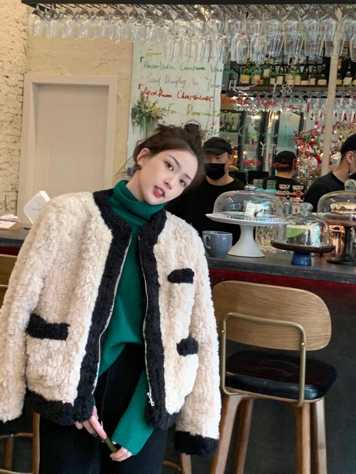 要过年了,衣服究竟是“商场买”还是“网上买”?给你4个建议