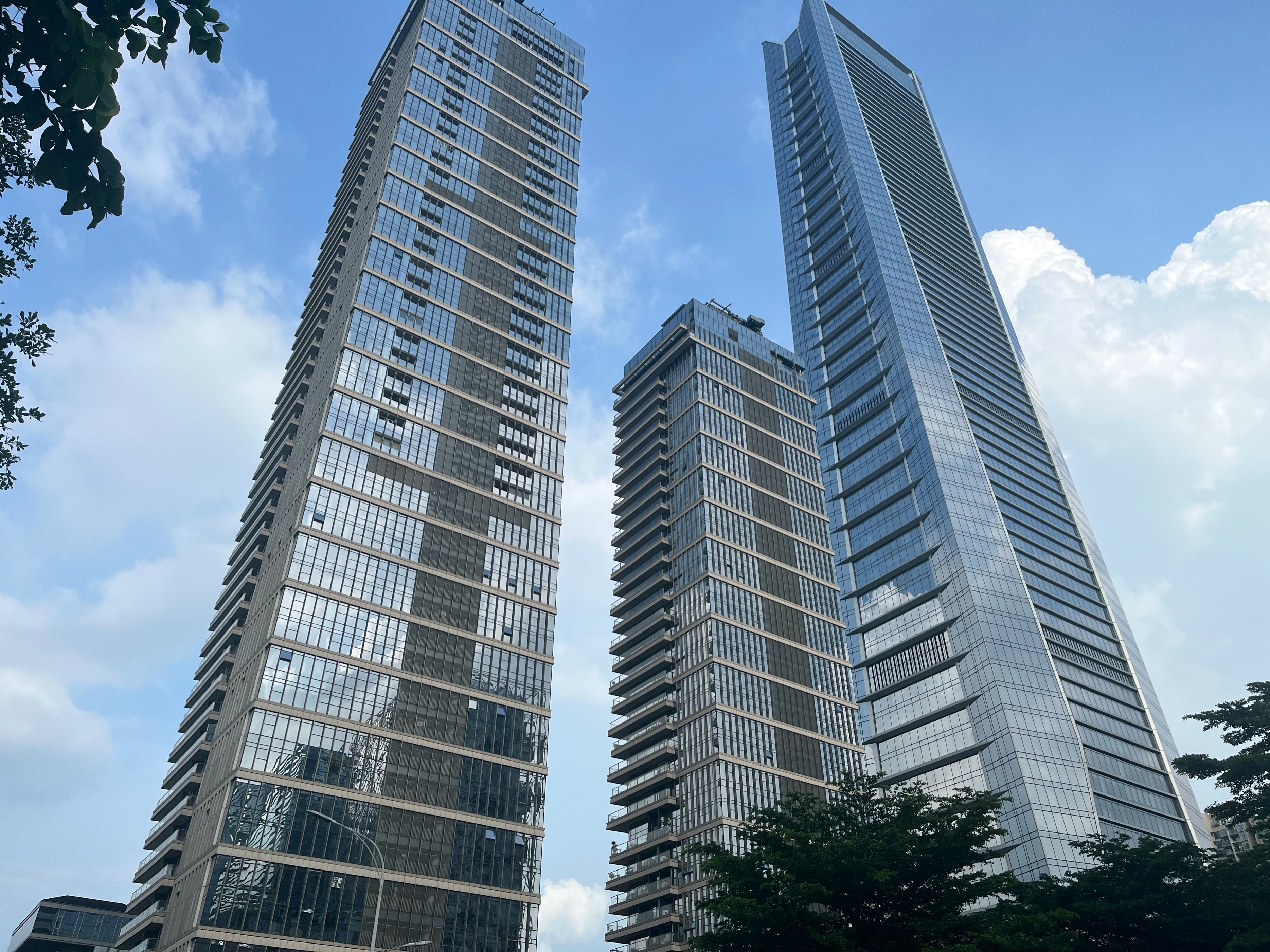 有钱人钱不存银行干什么,挣到的钱不存银行可以吗