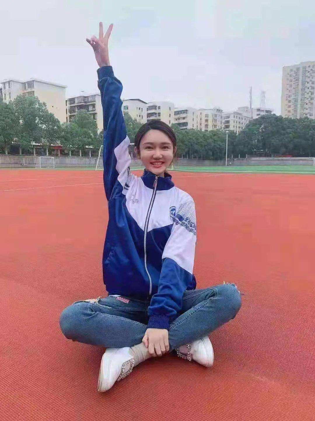 春晚主持人董卿周涛朱迅李思思,春晚主持人董卿朱迅周涛