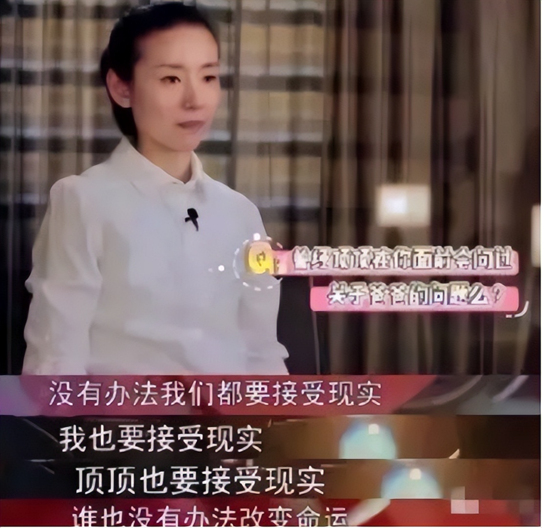 董洁身穿瑜伽裤亮相直播间,43岁董洁穿瑜伽服直播带货视频