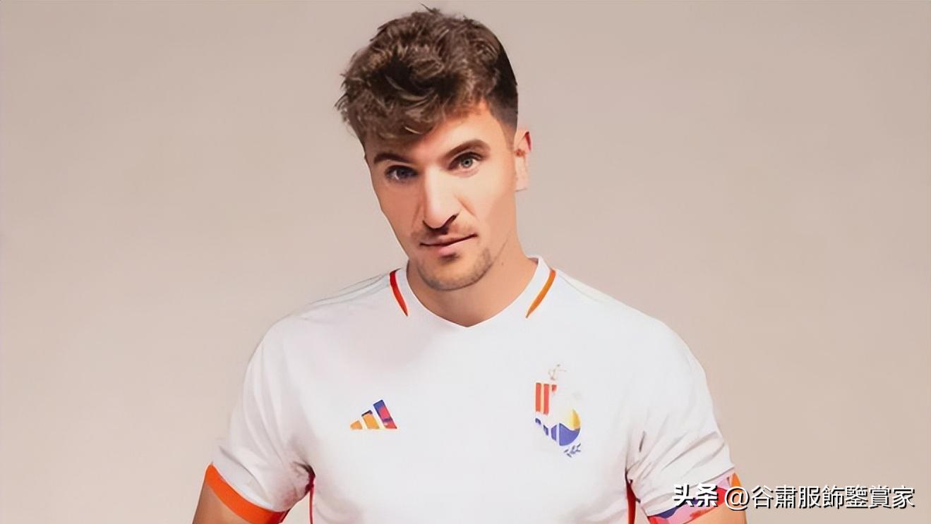 第四十四集:世界杯开始了,我们一起领略下每个球队的服饰?