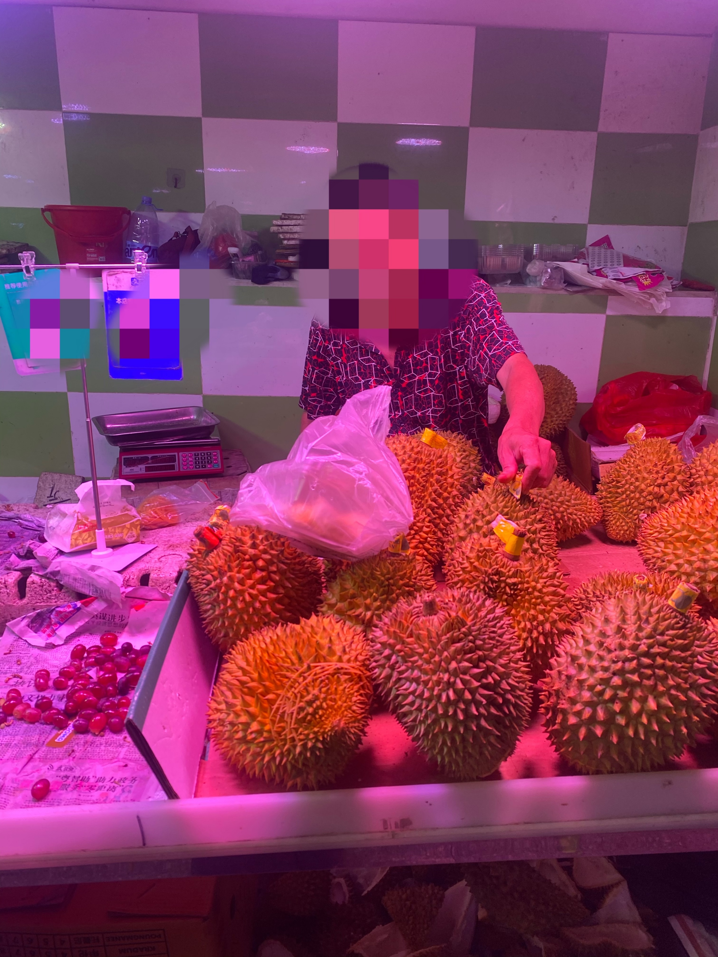 榴莲有一半死包，老板不肯退，我这样做错了吗！