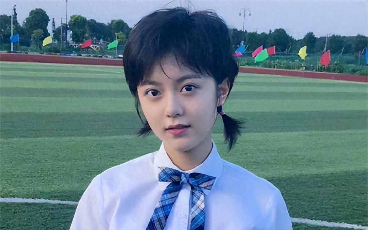 半露*裤内**、露下乳？这些女明星真是把诱惑穿在了身上