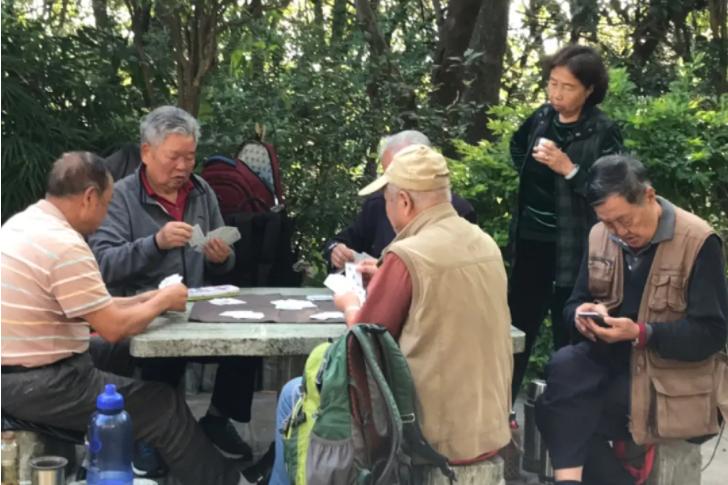 日本色情业，挤满了70岁老人