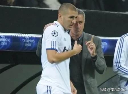 穆里尼奥独自面对球迷嘲讽,穆里尼奥谈梅罗双骄