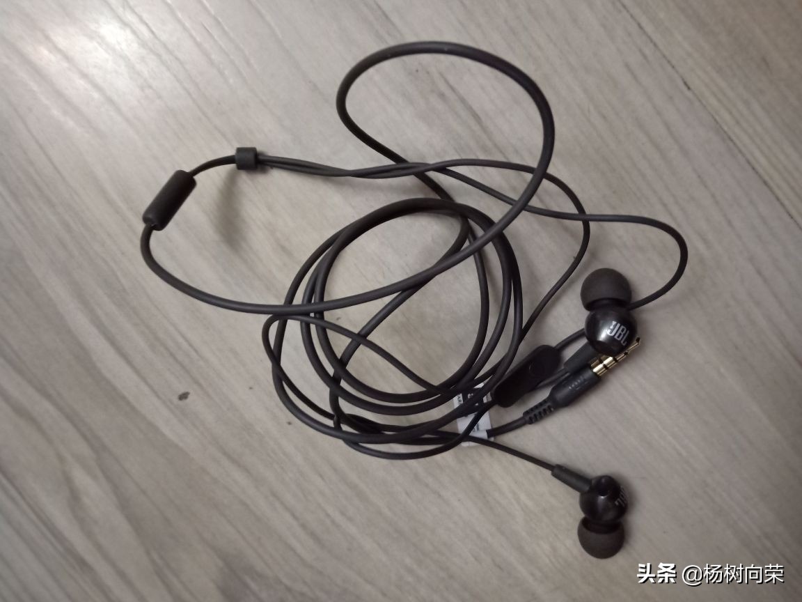 win7耳机插电脑没声音,电脑主机前面耳机孔怎么没有声音