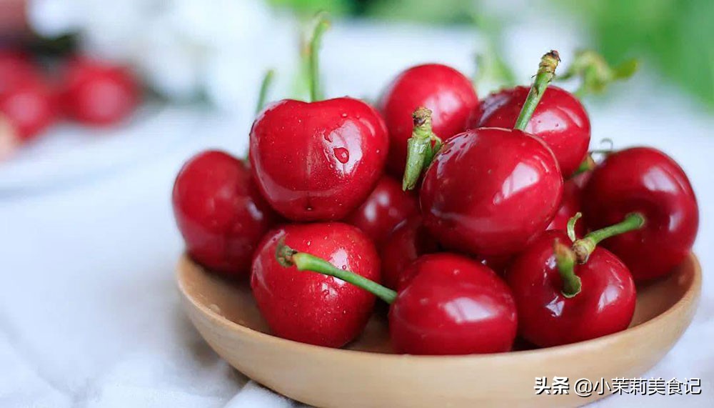 女人皮肤干燥需要补水吗,秋冬皮肤干燥可以每天敷面膜吗