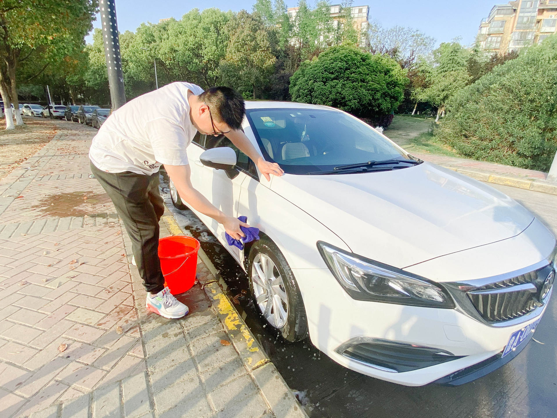 威克士无线洗车机使用教程,无线洗车机如何洗车