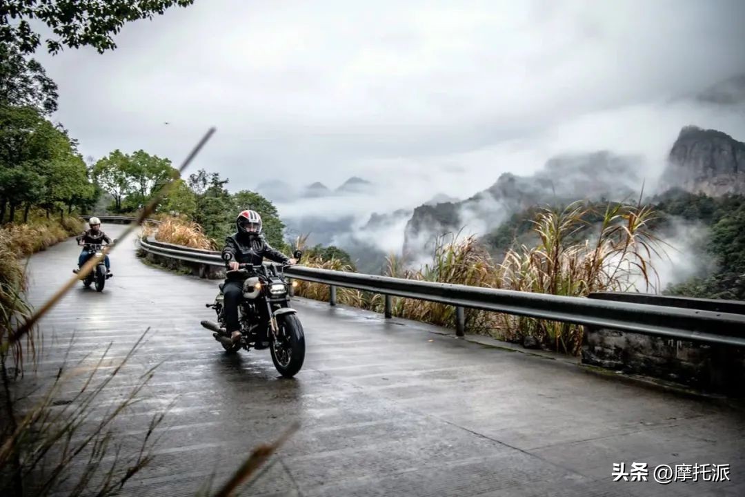 广州qjmotor赛350实车评测,qjmotor350圆灯版骑行感受