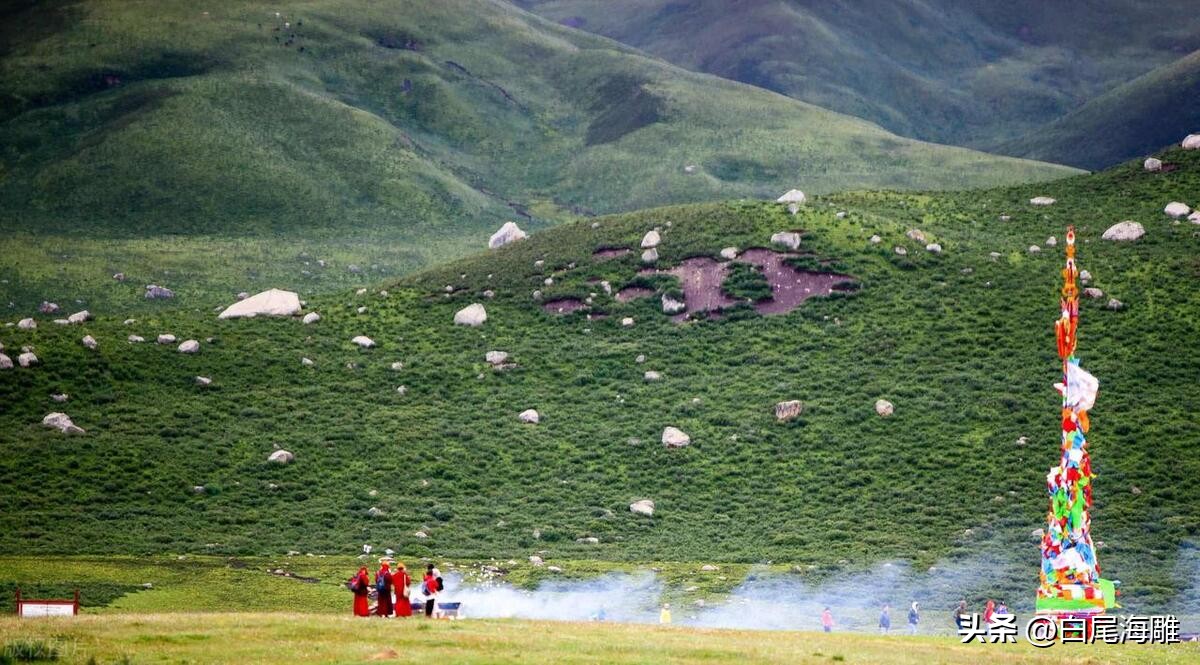 神秘诱惑的年宝玉则：藏传佛教圣地、神山和美丽的高山湖泊