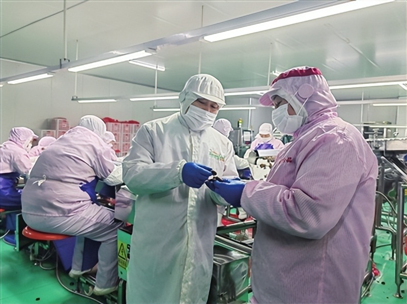 复工复产工人忙碌,开工的首日工人们干劲十足