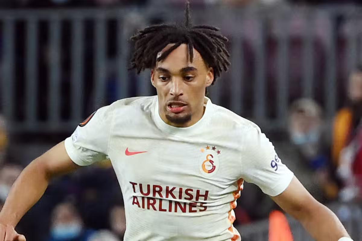 孙兴慜戴面罩参加训练,孙兴慜戴黑色面具出战