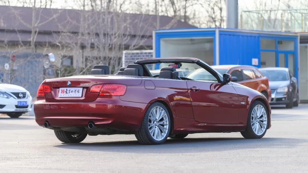 宝马335i硬顶敞篷落地多少,宝马335i二手还值得买吗