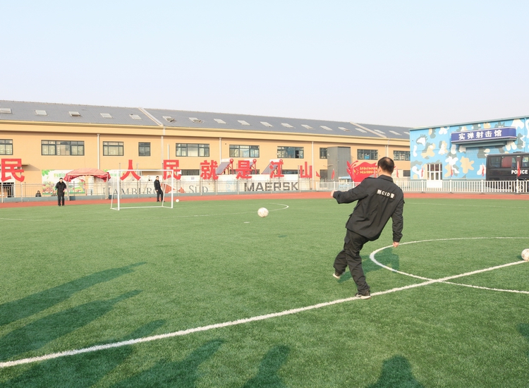 城阳公安举行迎新年暨庆祝第二个“中国人民警察节”趣味比赛活动