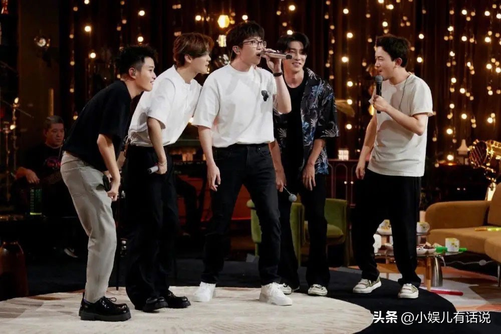 鹿晗和周杰伦唱歌视频,鹿晗直播谈心周杰伦