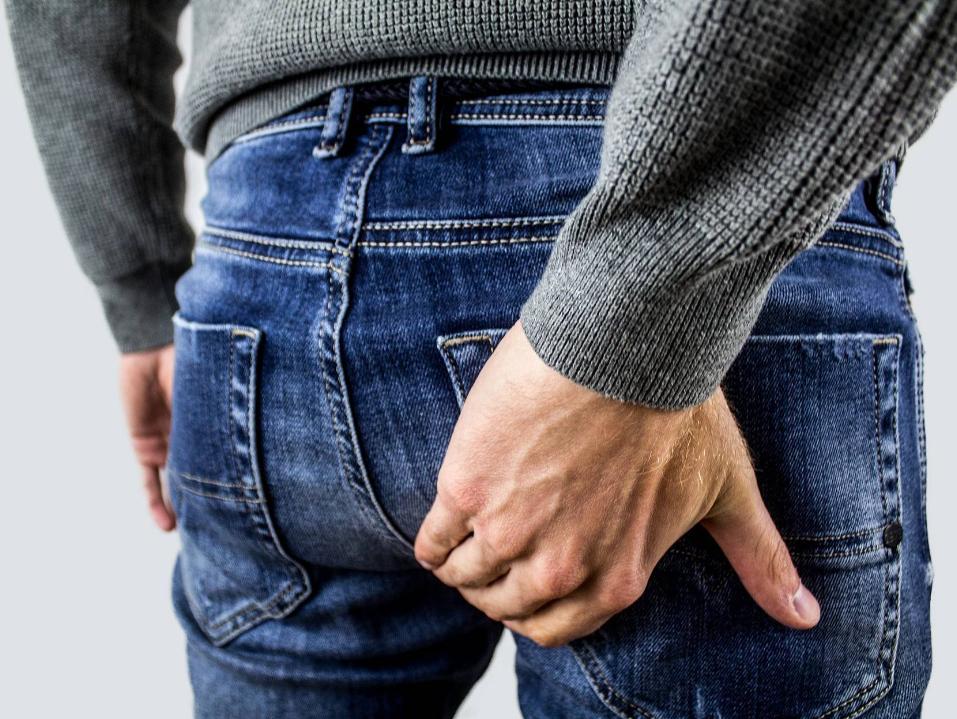 肛门潮湿瘙痒还臭用盐水能缓解吗,肛门潮湿瘙痒灼热伴有尿频尿灼热