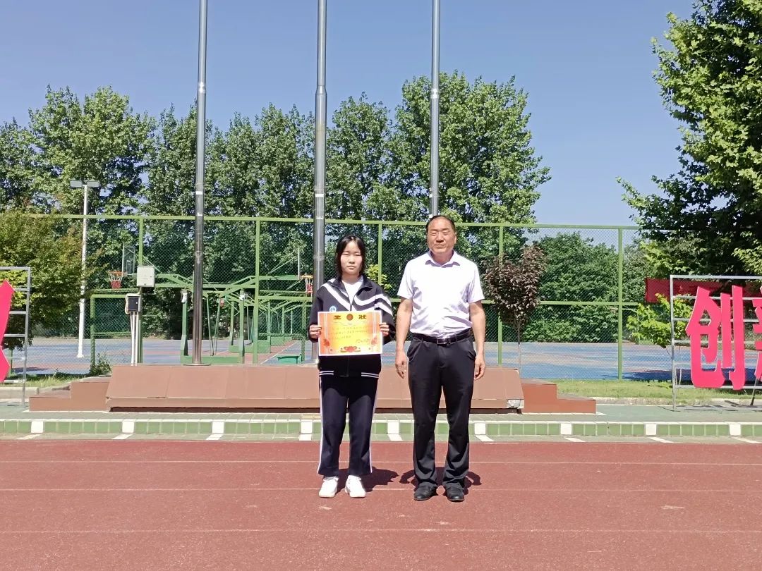 白朗县中学喜迎二十大篮球比赛,精彩纷呈的校园篮球比赛