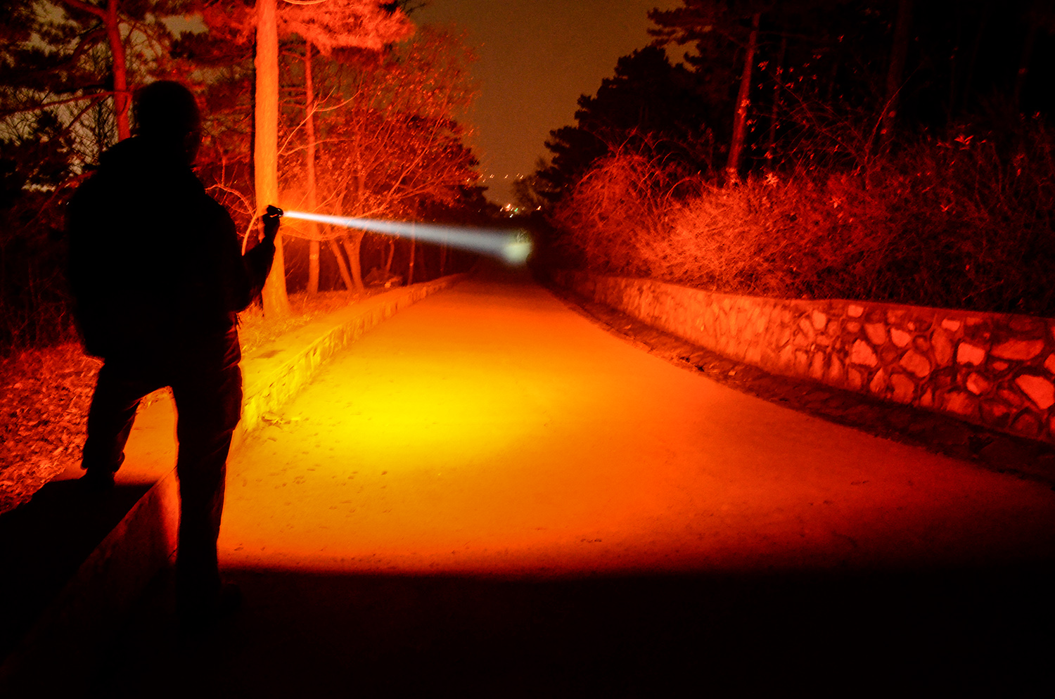 迈特明酷fw3白激光手电,迈特明酷虎头2号手电10000流明