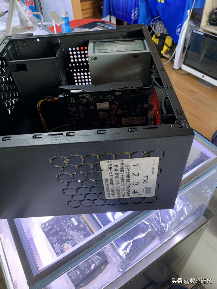 电脑玩游戏选择什么好,配电脑选专业显卡还是游戏显卡