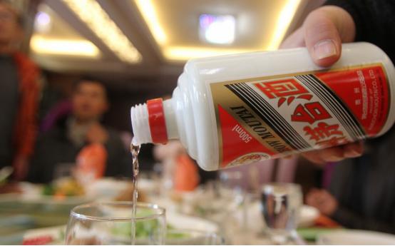 飞天茅台在法国“定价照”流出，国人怒怼：为何不能“一视同仁”