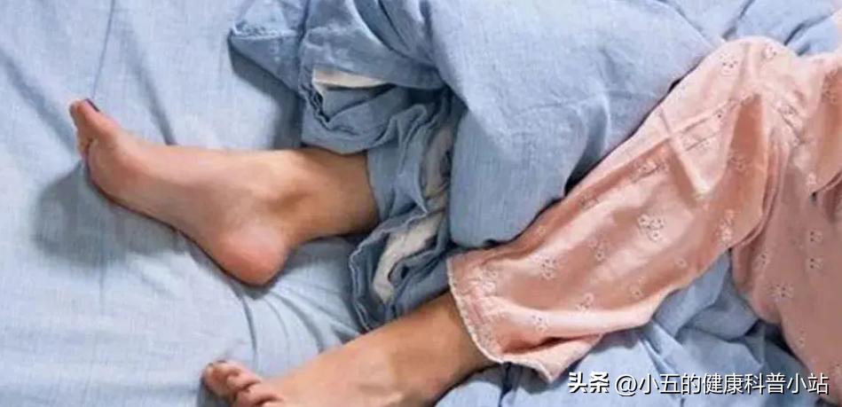 白天没事晚上腿难受睡不着觉,白天没事晚上腿酸痛是怎么回事