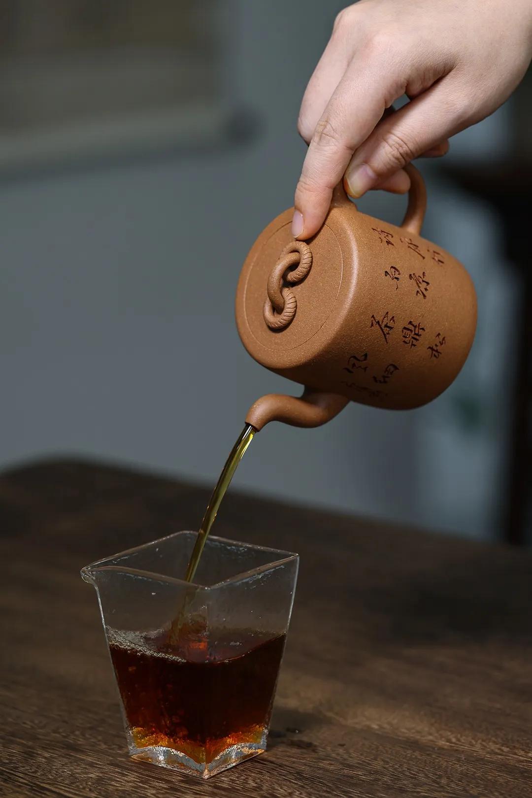 正宗宜兴纯手工段泥紫砂茶壶,宜兴紫砂茶壶四方瑞兽原矿老紫泥