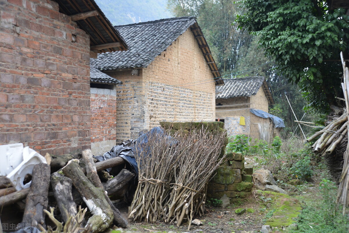 农村宅基地严查，多出的宅基地咋办？4种“一户多宅”不用拆