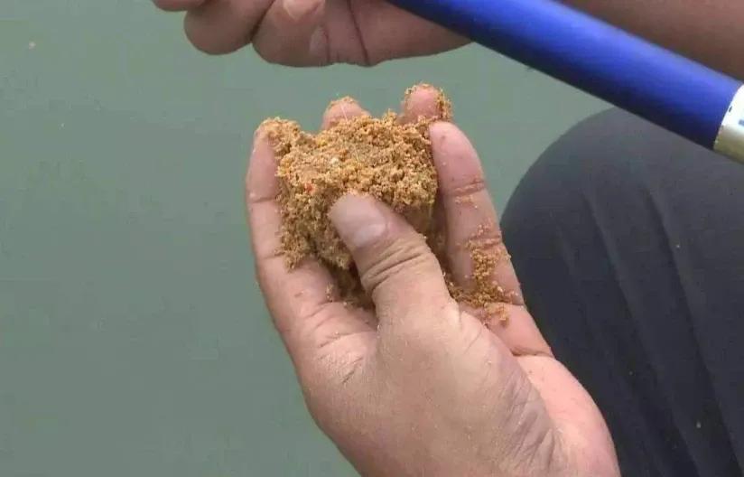 17度的天气钓鲫鱼能钓多深的水,冬天钓鲫鱼什么样的天气最适合