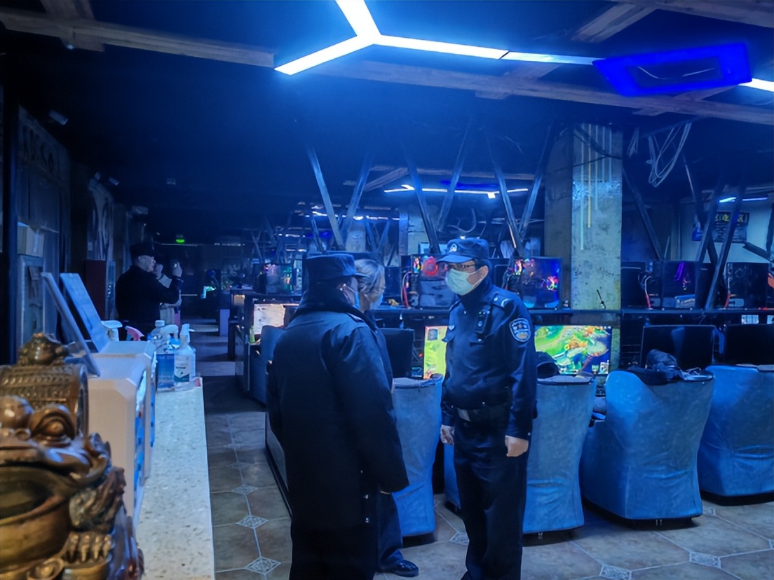 公安在岗守护一方平安,我在岗位上五一我在岗公安不打烊