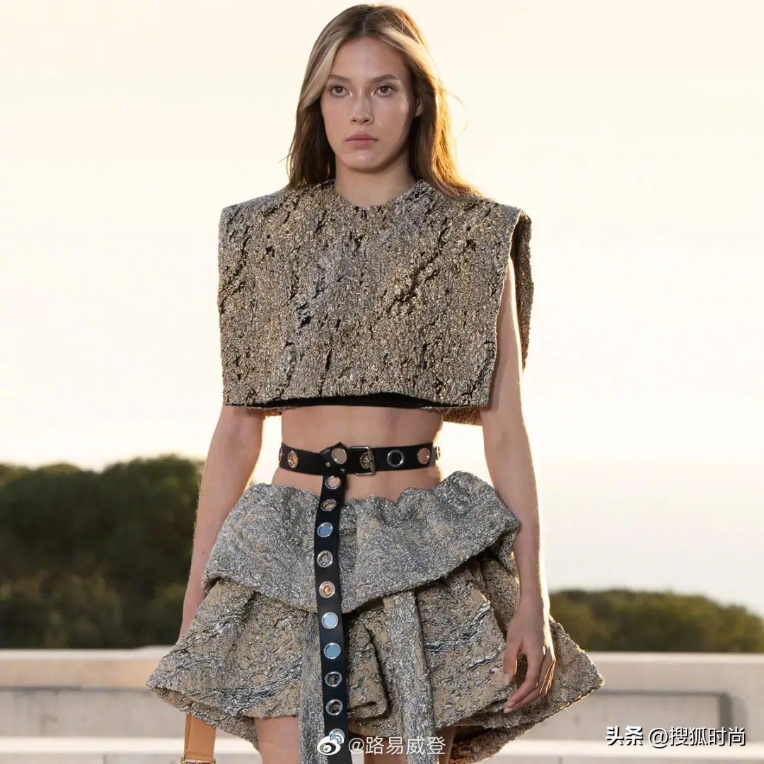 年收入300万不配买奢侈品？19岁的谷爱凌凭啥赚1.4亿？