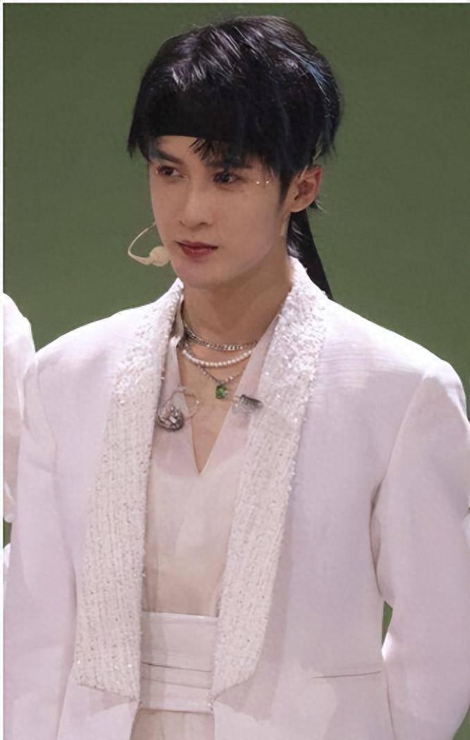 杨幂的真实人品被别人夸赞,杨幂在圈内的人品到底如何