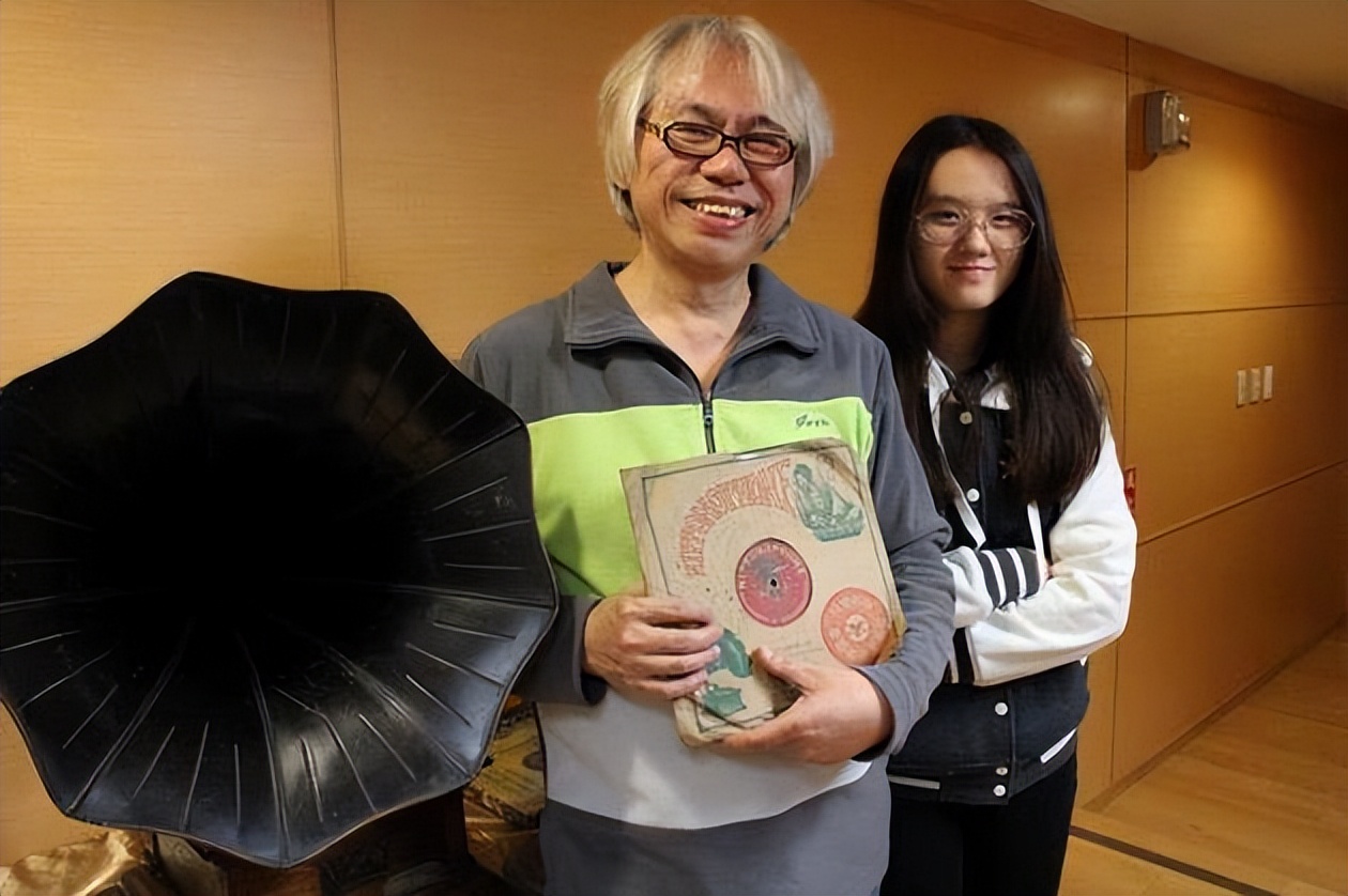 “爷孙恋”婚后现状：与全家决裂，嫁大40岁老公，怀孕后就后悔了