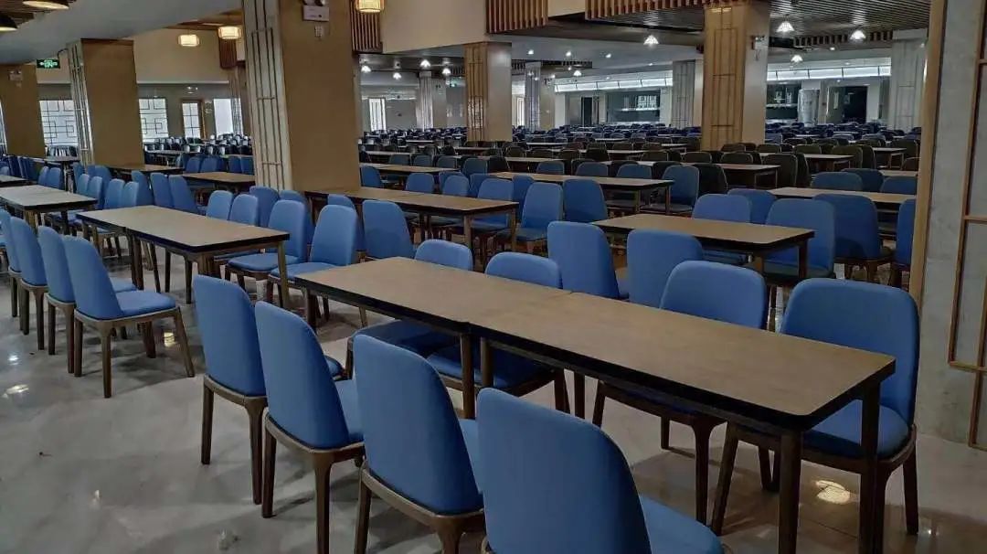 买学校饭堂连体桌椅哪里便宜,浦东学校食堂餐桌椅全套定制