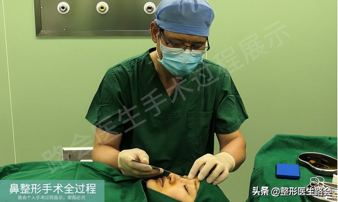 隆鼻手术全过程女生,隆鼻手术到底是怎么进行的