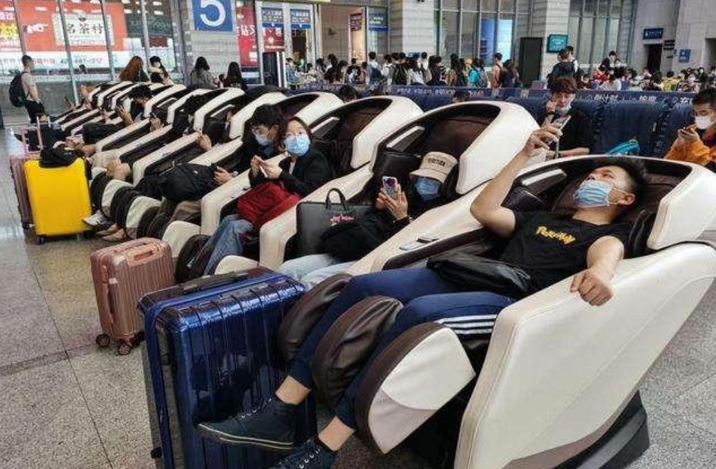 火车站这么多按摩椅如何盈利,共享按摩座椅免费投放