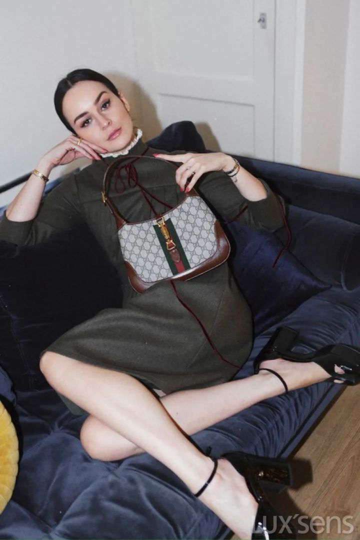 它是今年冬天最受欢迎的单品之一,它才是年度最火的包包