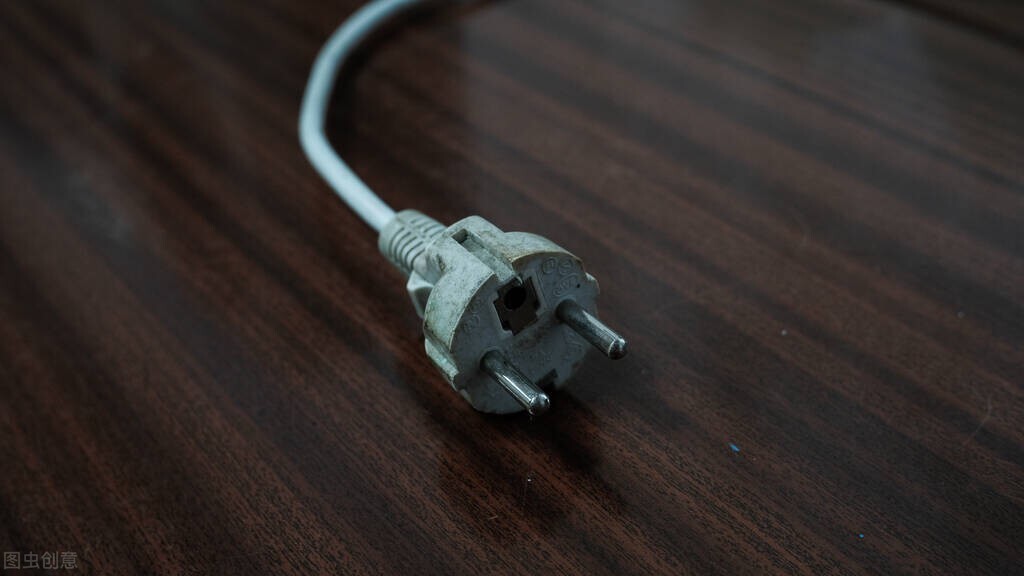 插头根部的电线不易折断妙招,电线插头根部断了怎么用扎带修复