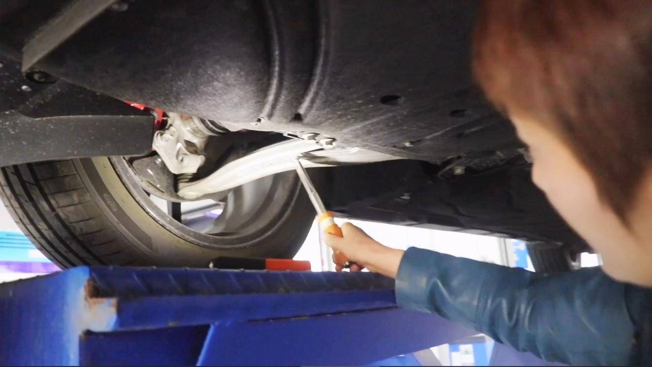 2023款蒙迪欧2.0t减配了什么,2020款蒙迪欧1.5t底盘拆解视频