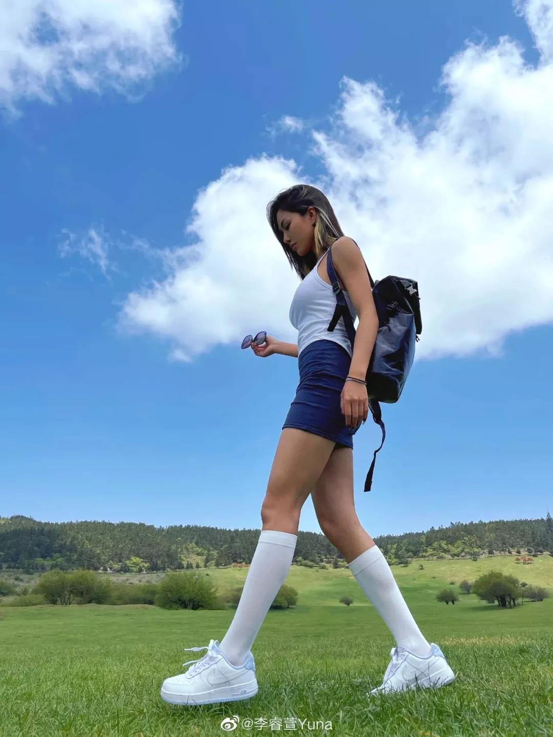 95年重庆辣妹子,95后女孩当街崩溃完整视频