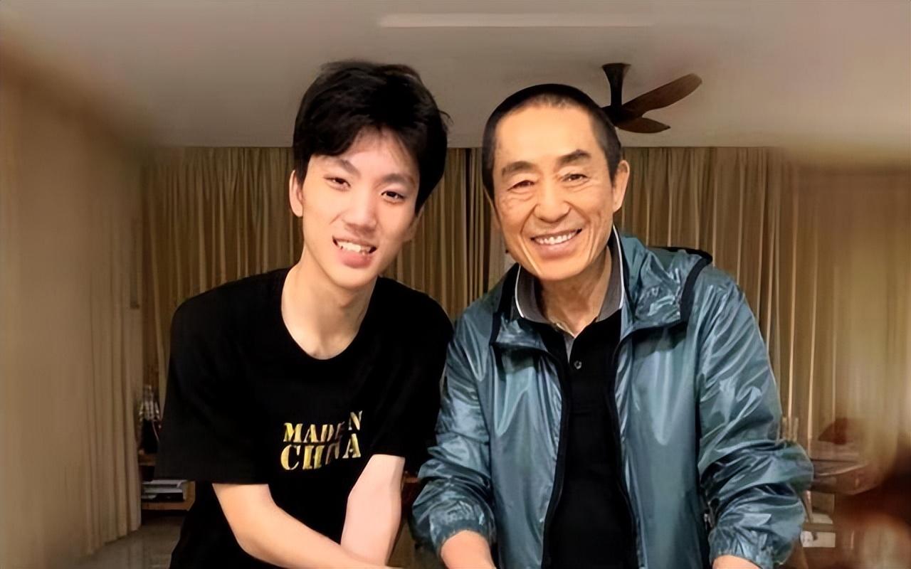 张艺谋毕业典礼,张艺谋参加长子毕业礼