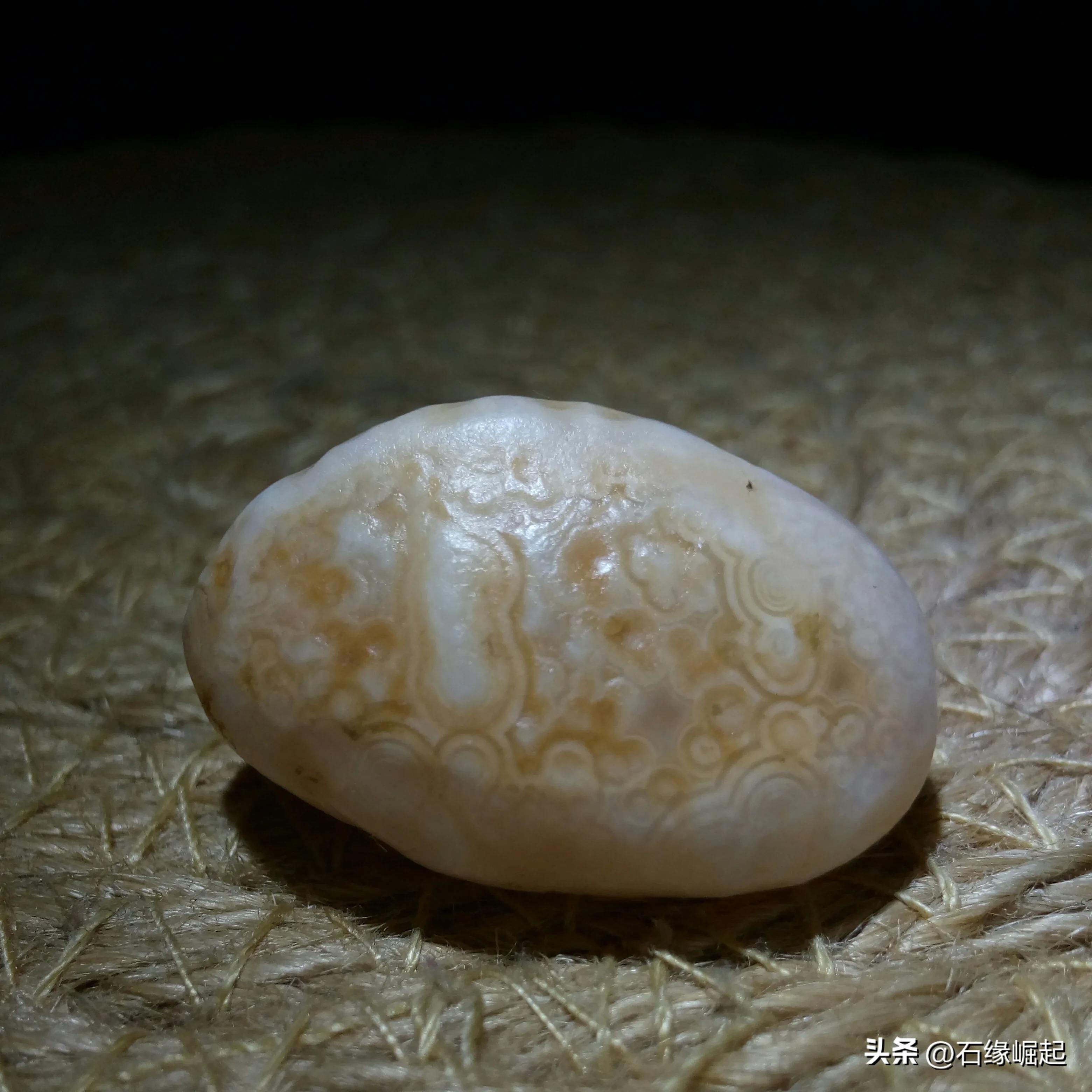 一块小小的石头也能让你这么开心 (一块小小的石头怎么敢这么滑)