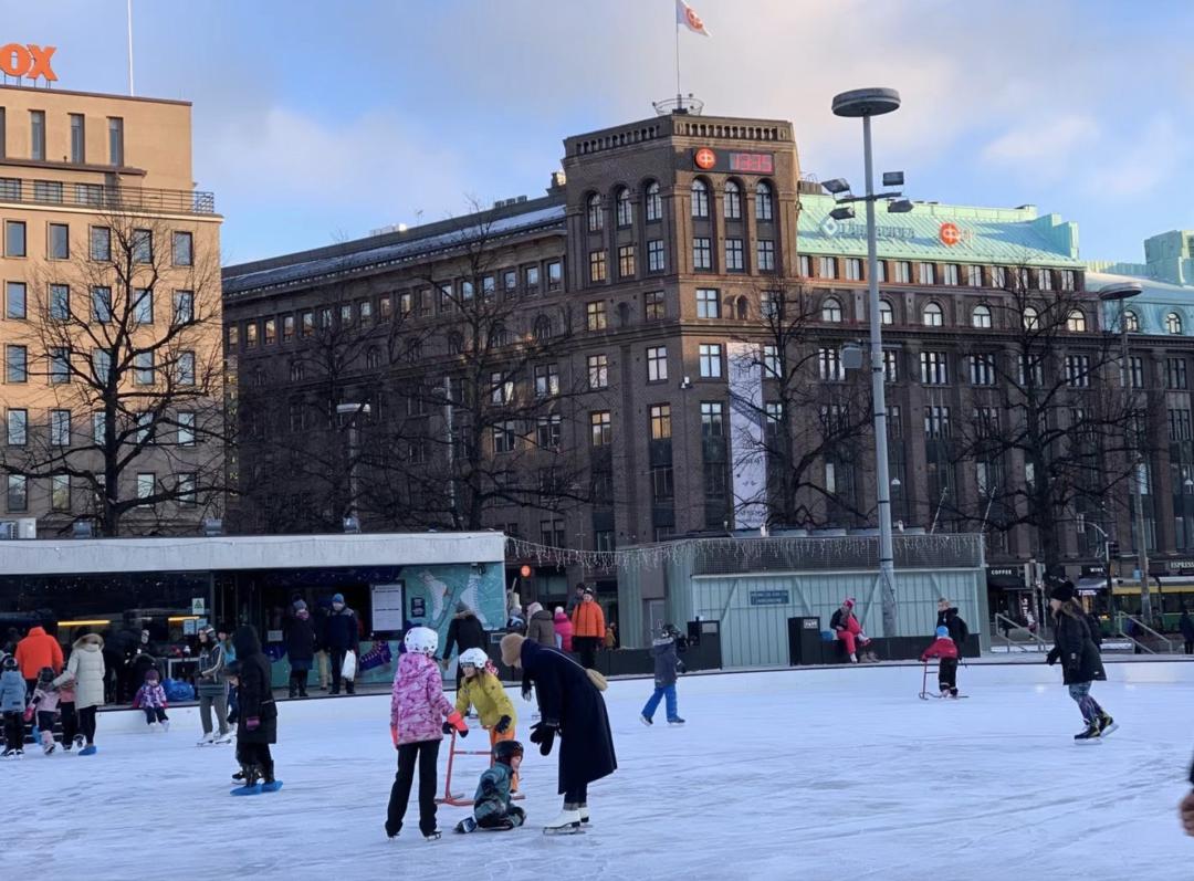 他在圣诞老人故乡做代购，每到这天有十几万人在淘宝围观他过圣诞