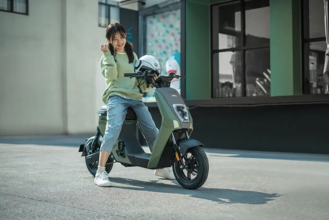 电动车铅酸还是石墨烯好,电动车是铅酸电池还是锂电池好