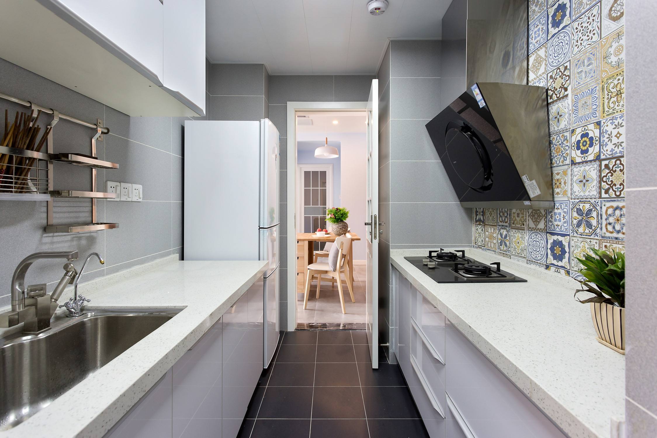 燃气灶打不着火点着松手就灭,燃气灶怎么打不着火有声音有火光