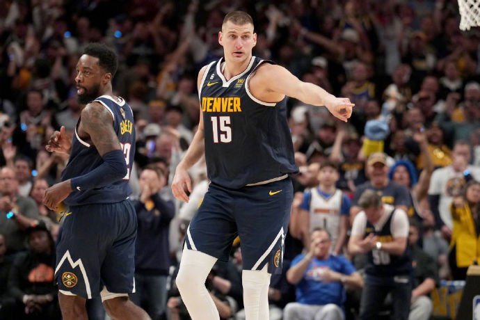 约基奇连续两场只差1助获三双,约基奇40分7板13助