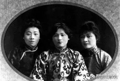 老照片纪念宋庆龄诞辰129周年